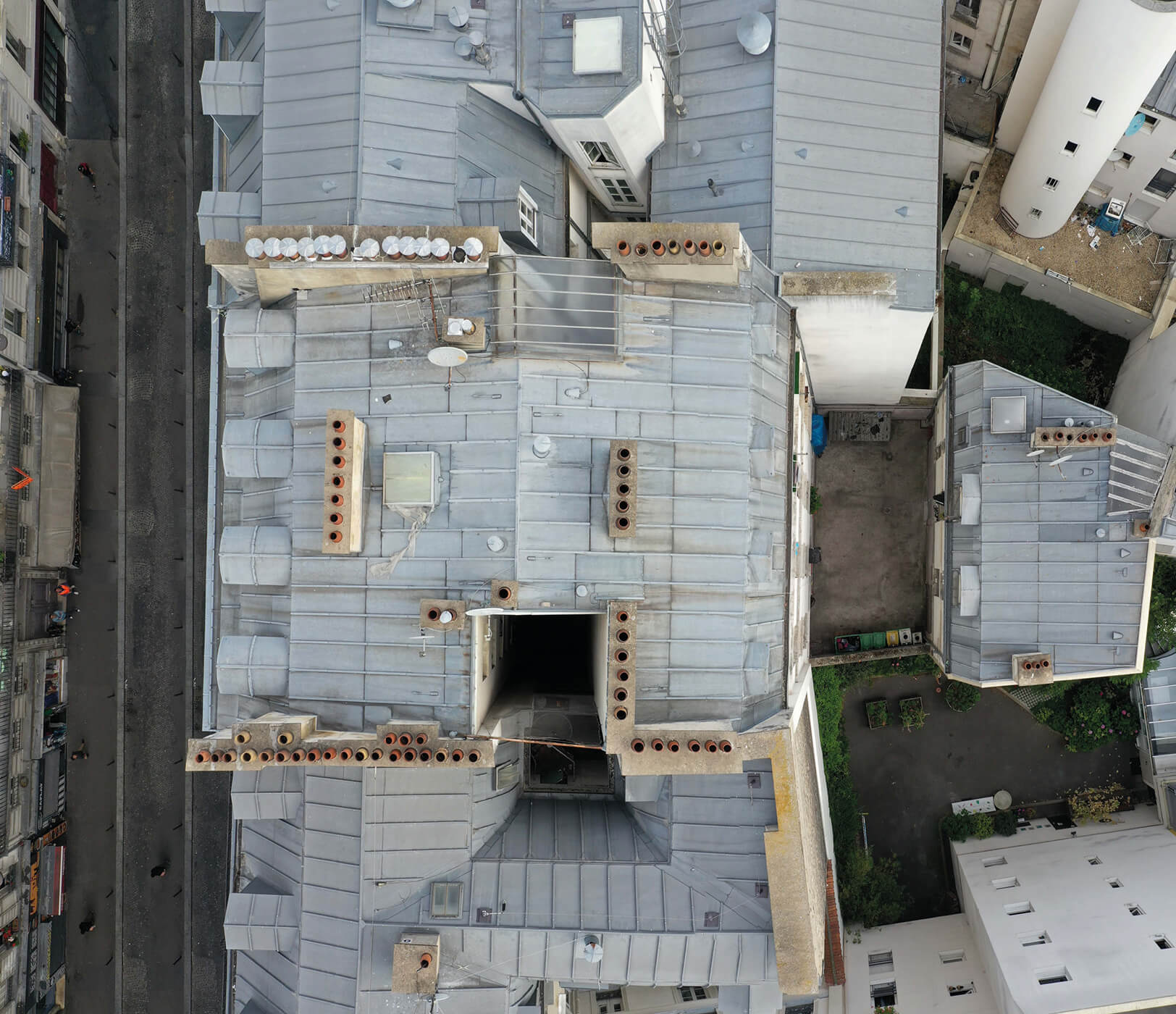 Photo de la toiture du 6 rue Caplat avant restruction et réhabilitation du bâtiment