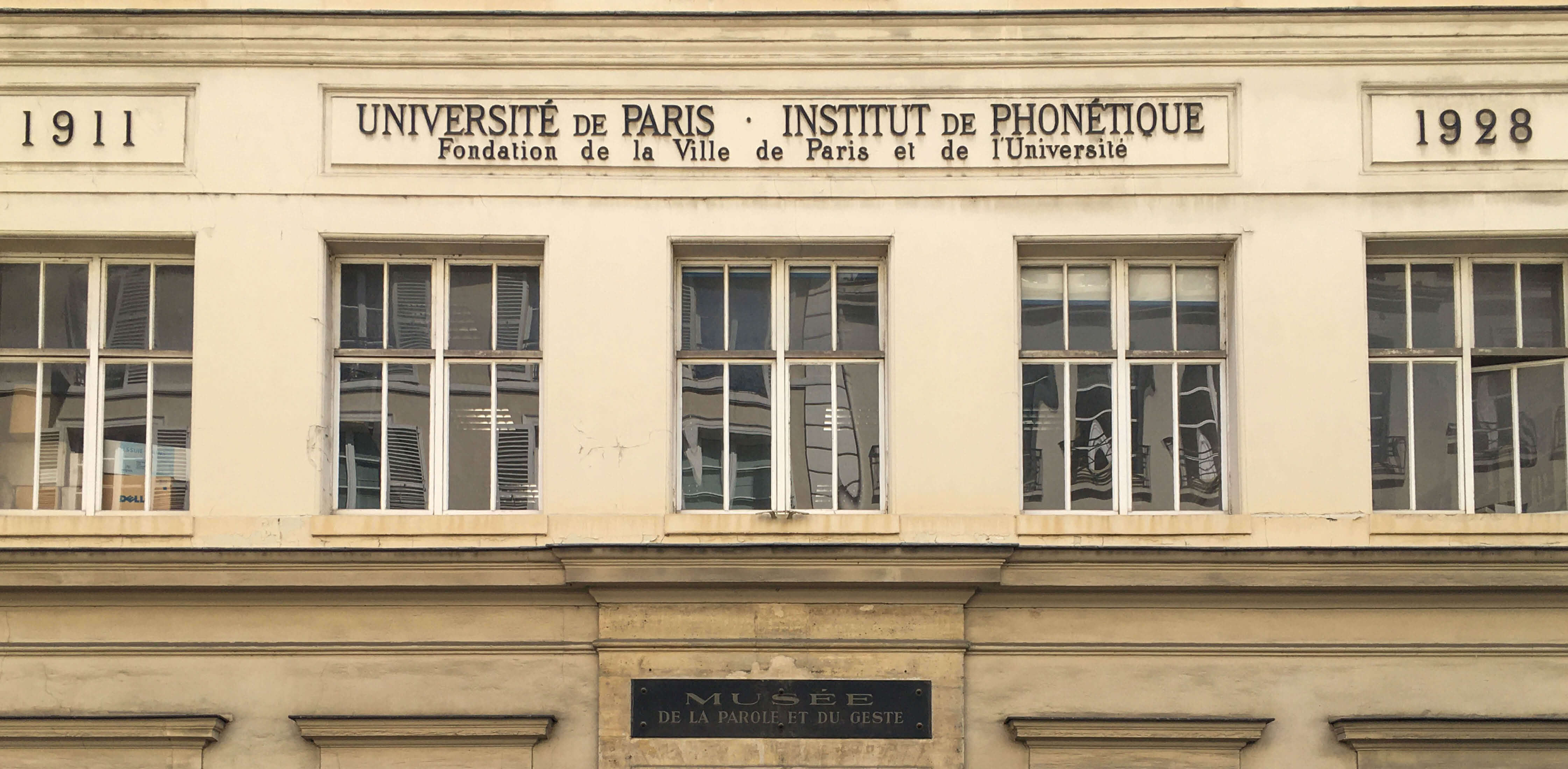 Photo de la façade de l’ancien institut de phonétique du 19 rue des Bernardins où sera installé la pension de famille avec tiers lieu littéraire