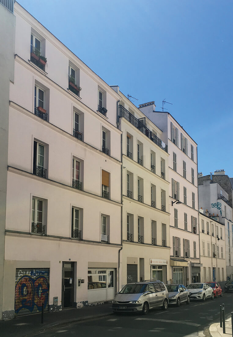 Photo montrant les façades des 3 immeubles de la rue Émile Lepeu avant restructuration et réhabilitation plan climat