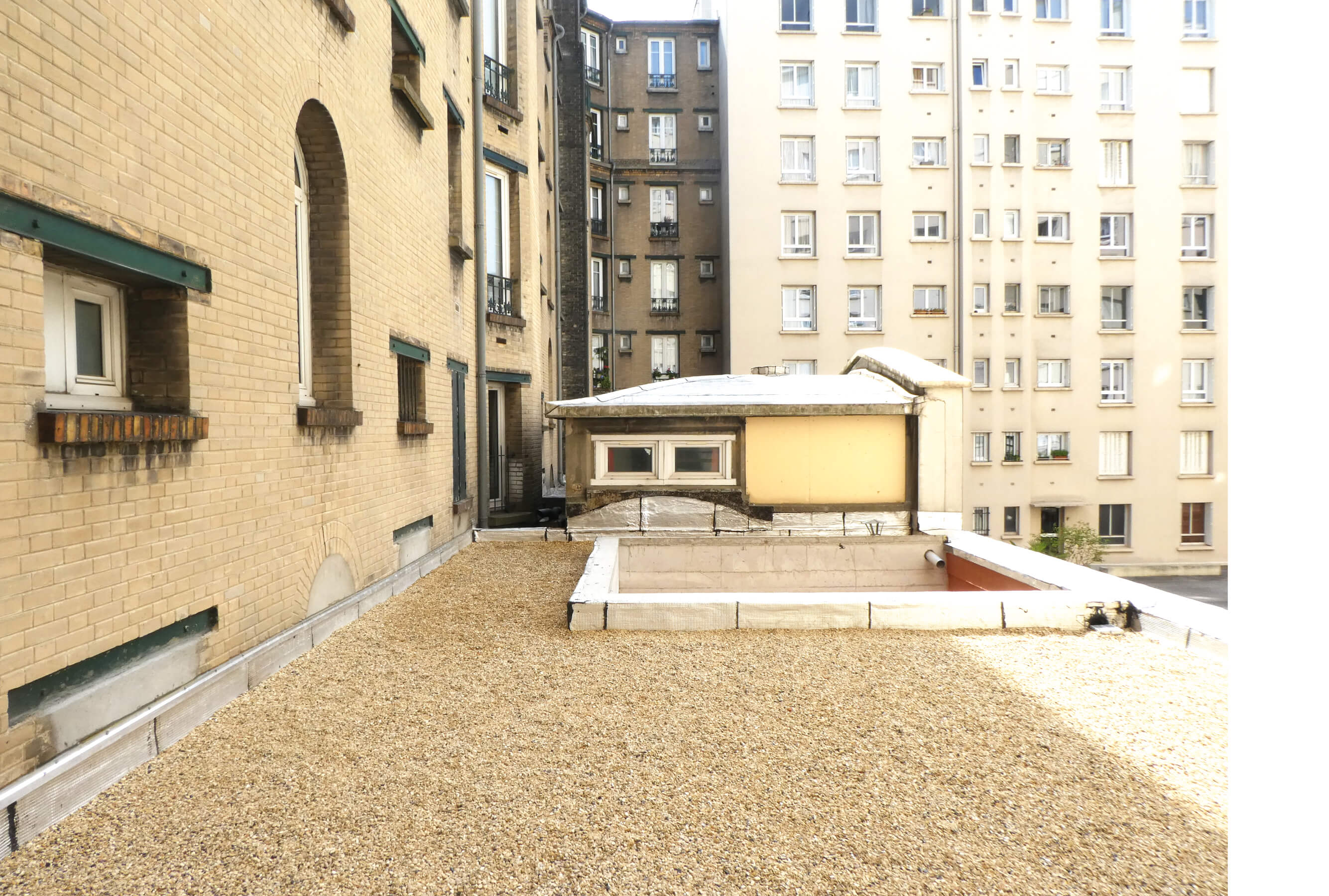 Photo du toit après la création du patio du projet de restructuration et reconversion en logement square Eugène Hatton.